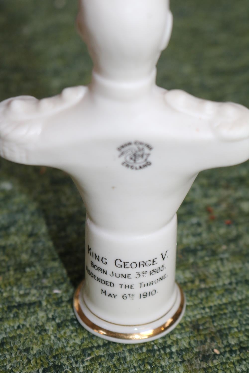 Collection of Cambridge Military Crested China to include Tommy Atkins by Iceni, George V by Swan - Image 3 of 7