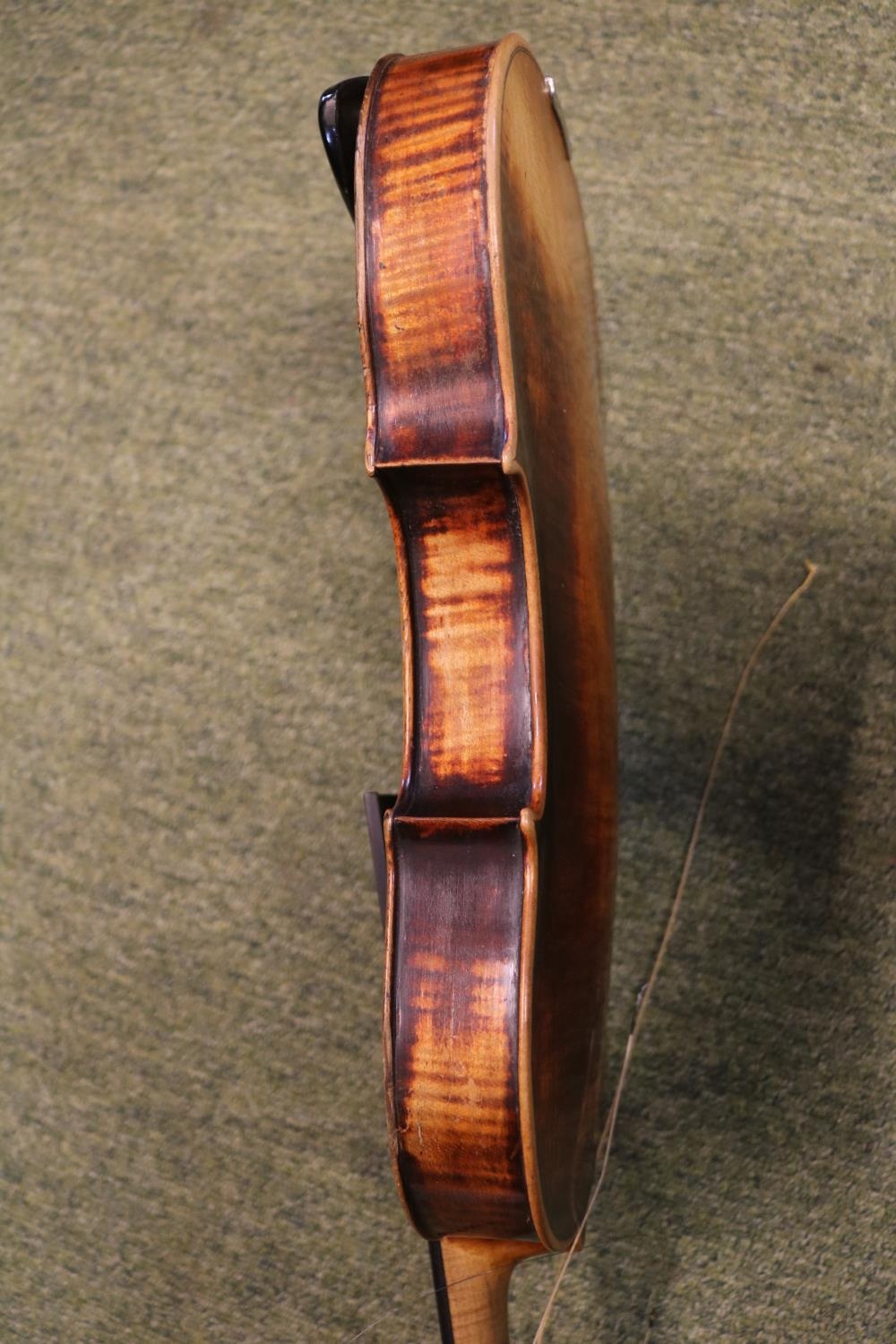 Violin attributed to Mathias Albani or Matthias Alban violin maker from Botzen (now Bolzano). With - Image 3 of 13