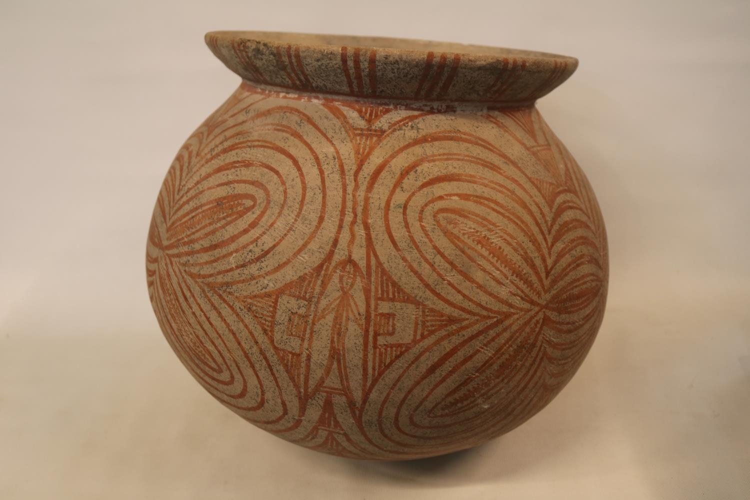 Ban Chiang Thai Ceramic Middle Period 900 - 300 BC. Vase or Bowl of Ovoid form with two tone - Image 3 of 5