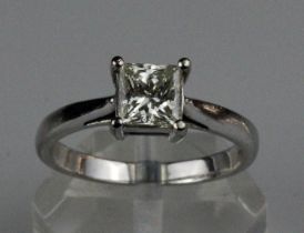 Stunning 18ct Gold Single Stone Princess Cut Diamond Ring 1.00ct. An 18ct gold single stone princess