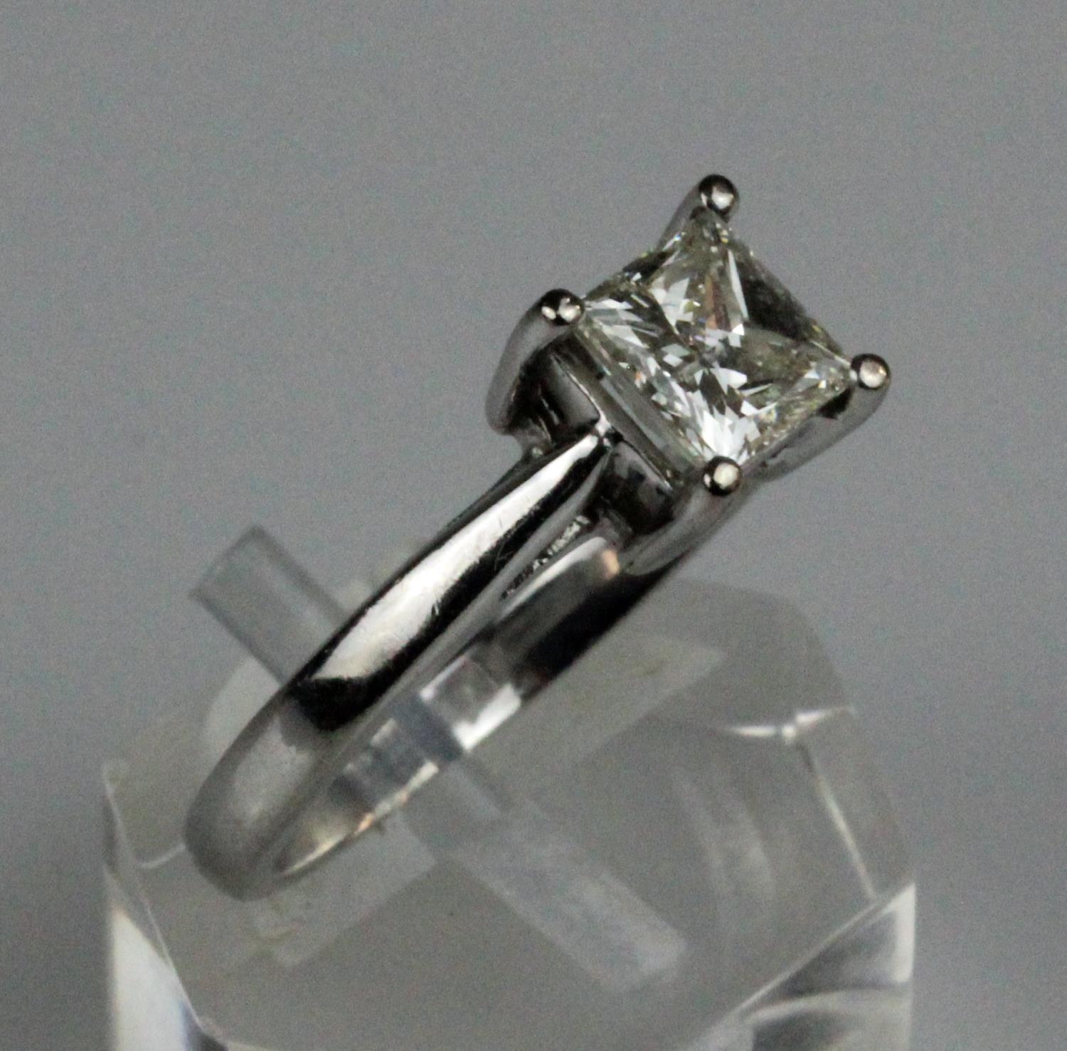 Stunning 18ct Gold Single Stone Princess Cut Diamond Ring 1.00ct. An 18ct gold single stone princess - Image 2 of 4