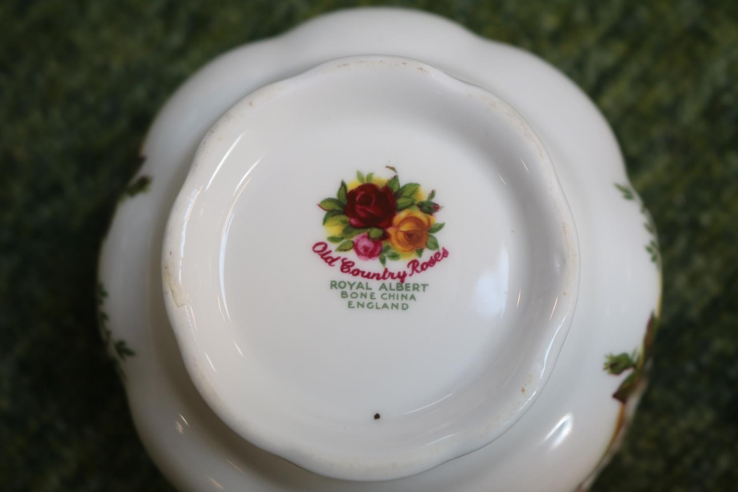 Royal Albert Old Country Roses extensive dinner service comprising of Tureens, Meat Plates, Soup - Image 3 of 3