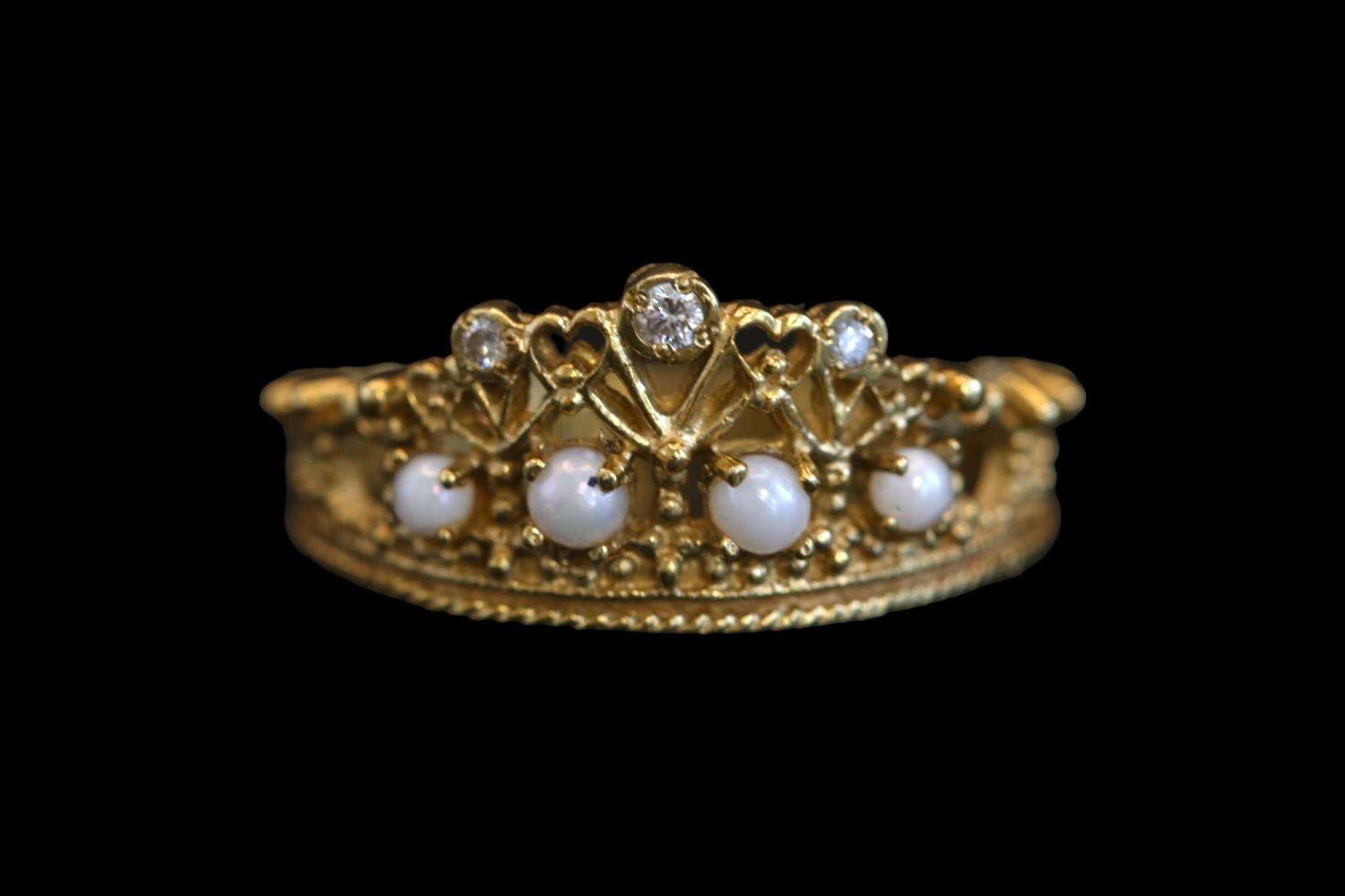 Stuart Devlin; Princess Diana Tiara Ring designed in 18ct Gold with Claw set Cultured seed pearls
