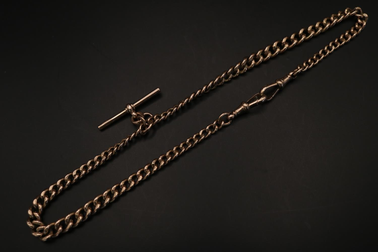Edwardian 9ct Gold Double watch chain with lobster clasps and central T bar. 44g total weight, - Bild 2 aus 2