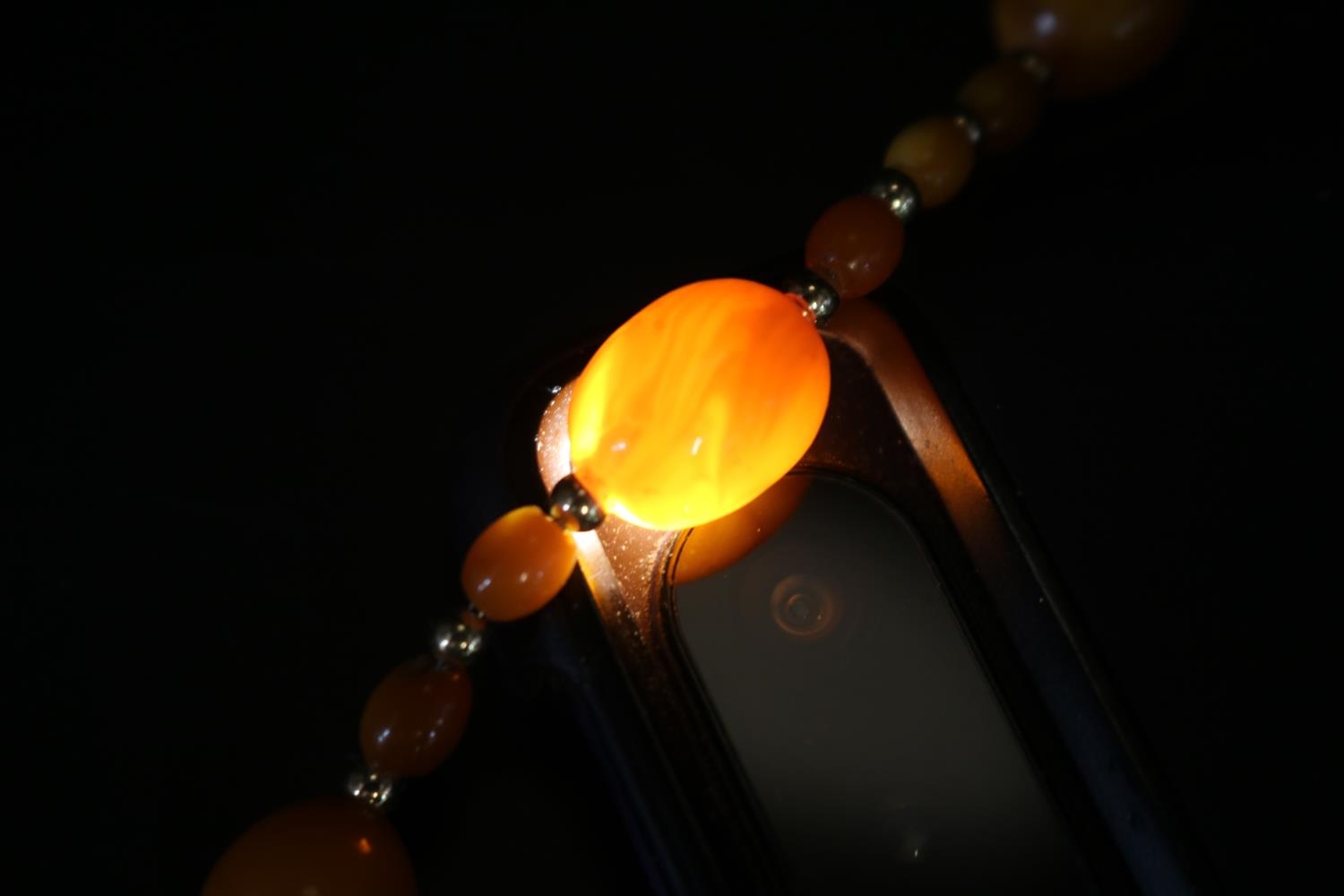 Ladies Amber and 9ct gold beaded necklace. 48 Oval Amber beads 3mm to 8mm with 9ct gold beads - Image 4 of 5