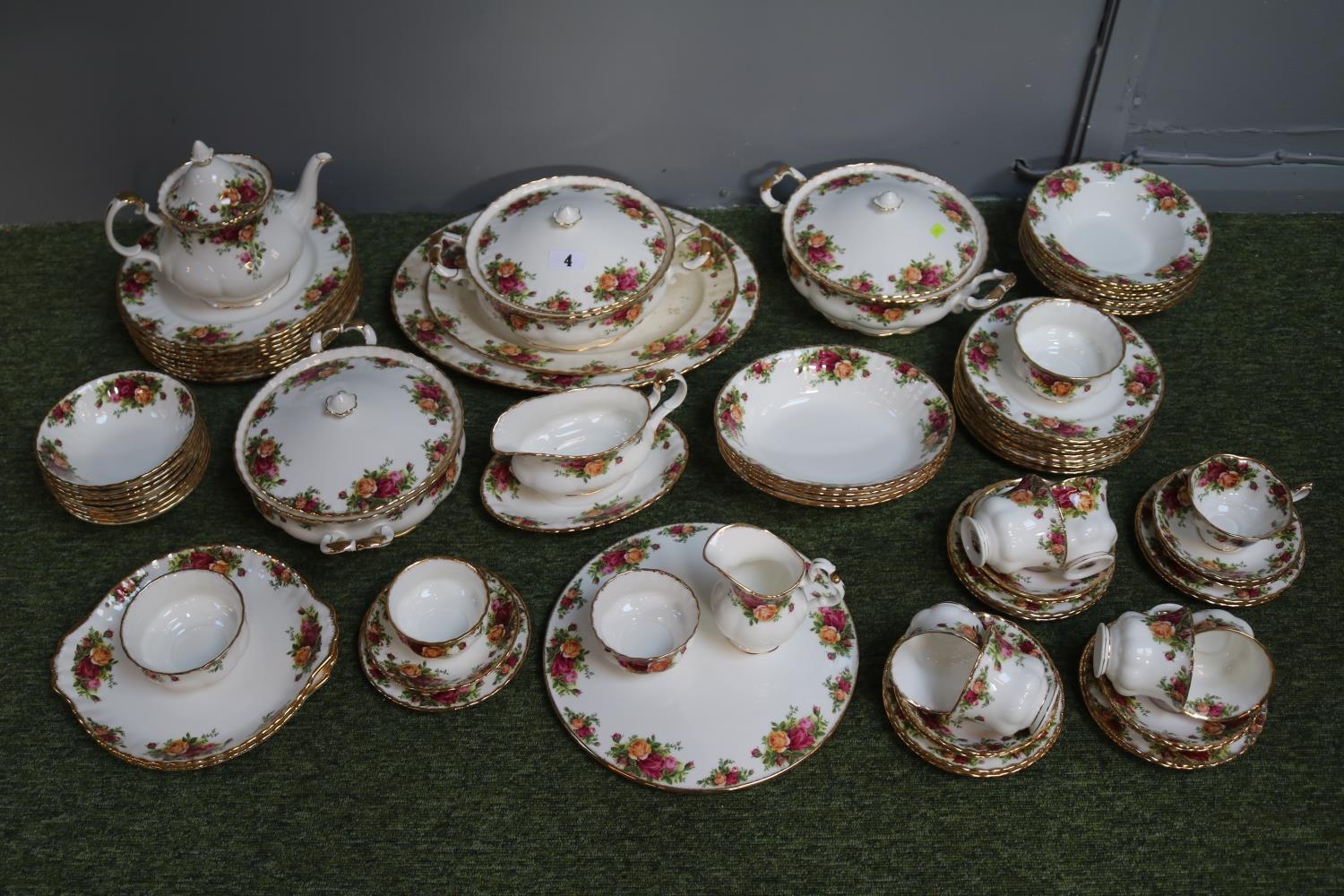 Royal Albert Old Country Roses extensive dinner service comprising of Tureens, Meat Plates, Soup - Image 2 of 3