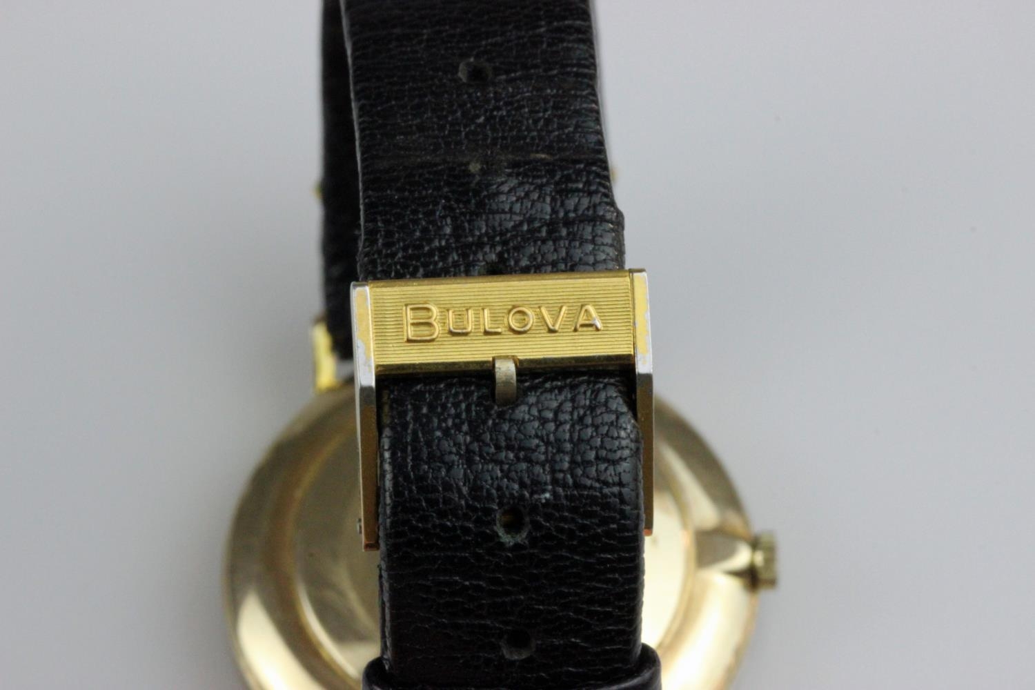 Beautiful 9ct Gold Bulova Wristwatch circa 1982. Bulova - A 9ct gold wristwatch, circa 1982, the - Image 5 of 6