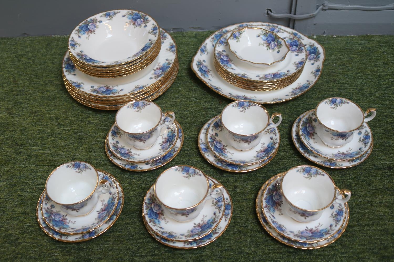 Royal Albert Moonlight Rose part Dinner & Tea service comprising of Approx. 40 pieces - Image 2 of 3