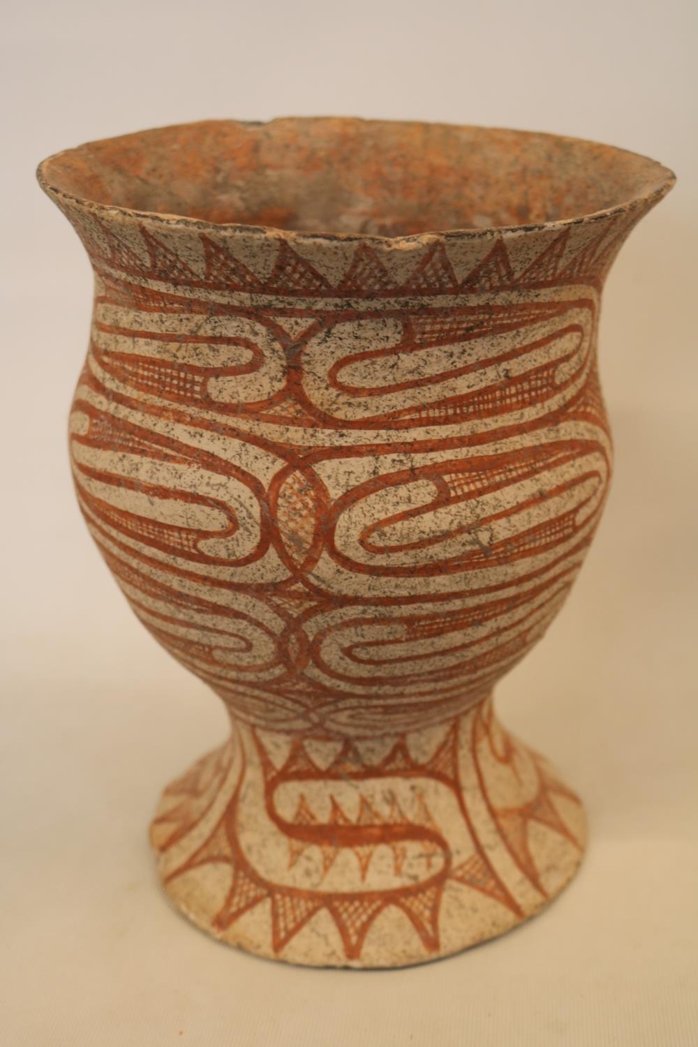 Ban Chiang Thai Ceramic Middle Period 900 - 300 BC. Vase of Ovoid form with flared base with two - Bild 3 aus 5