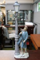 Lladro Lamplighter No 5205, Sculpted by Salvador Furio. 47cm in Height Boxed