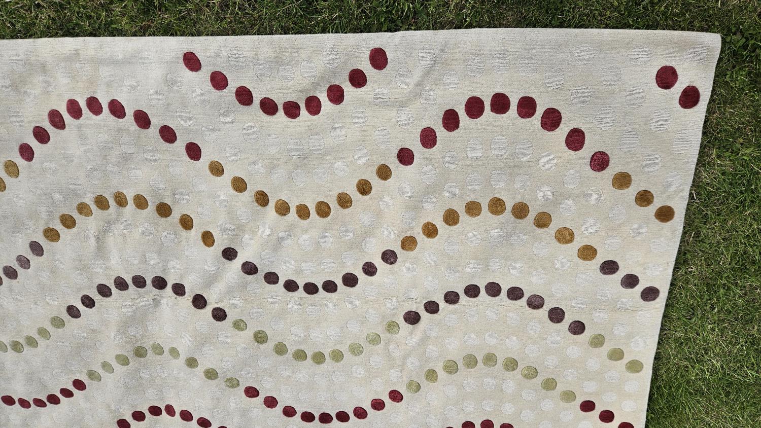 William Yeoward for the Rug Company. 'Madelaine' Wool rug with circular geometric to Beige ground - Image 3 of 14