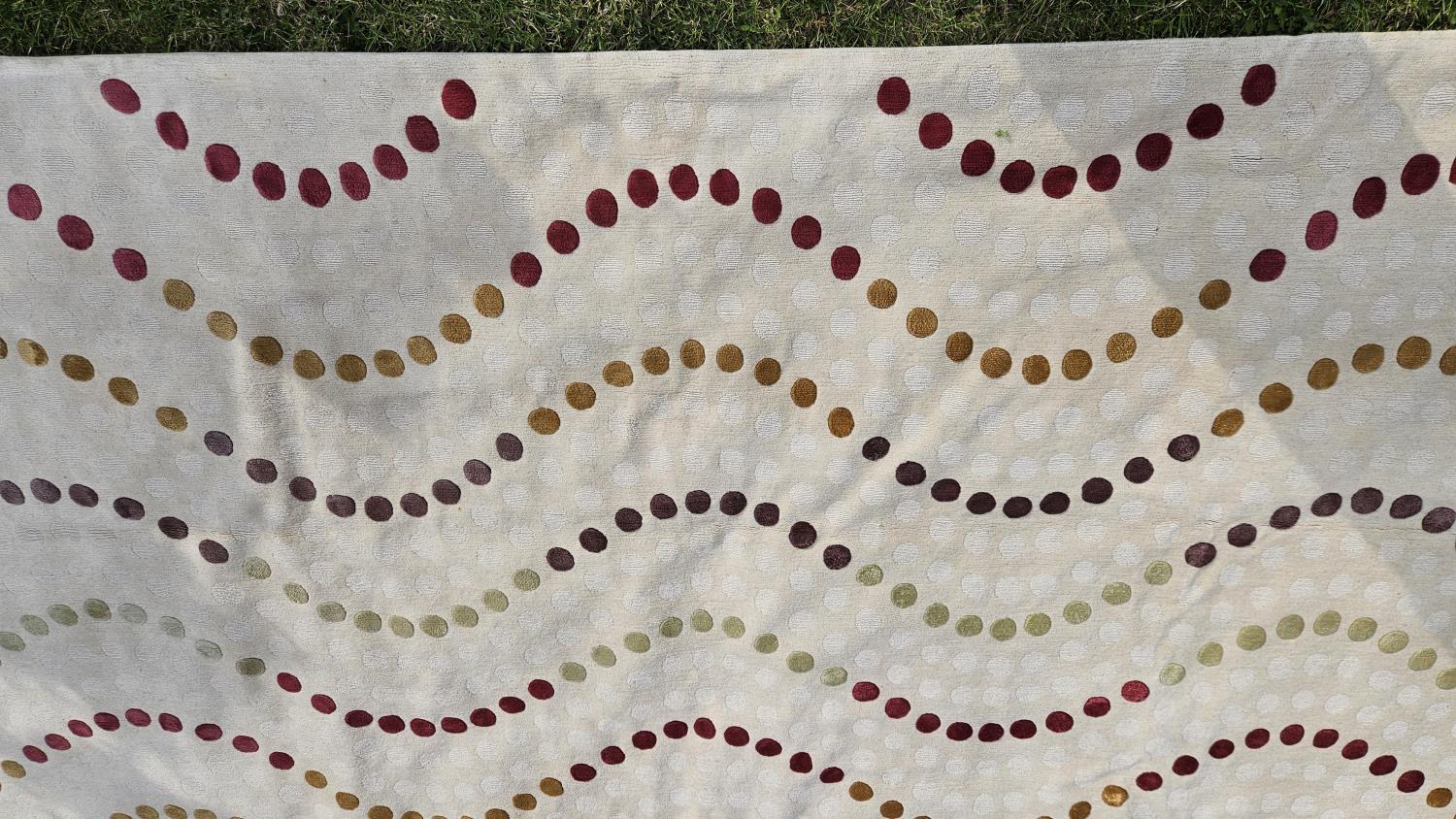 William Yeoward for the Rug Company. 'Madelaine' Wool rug with circular geometric to Beige ground - Image 4 of 14