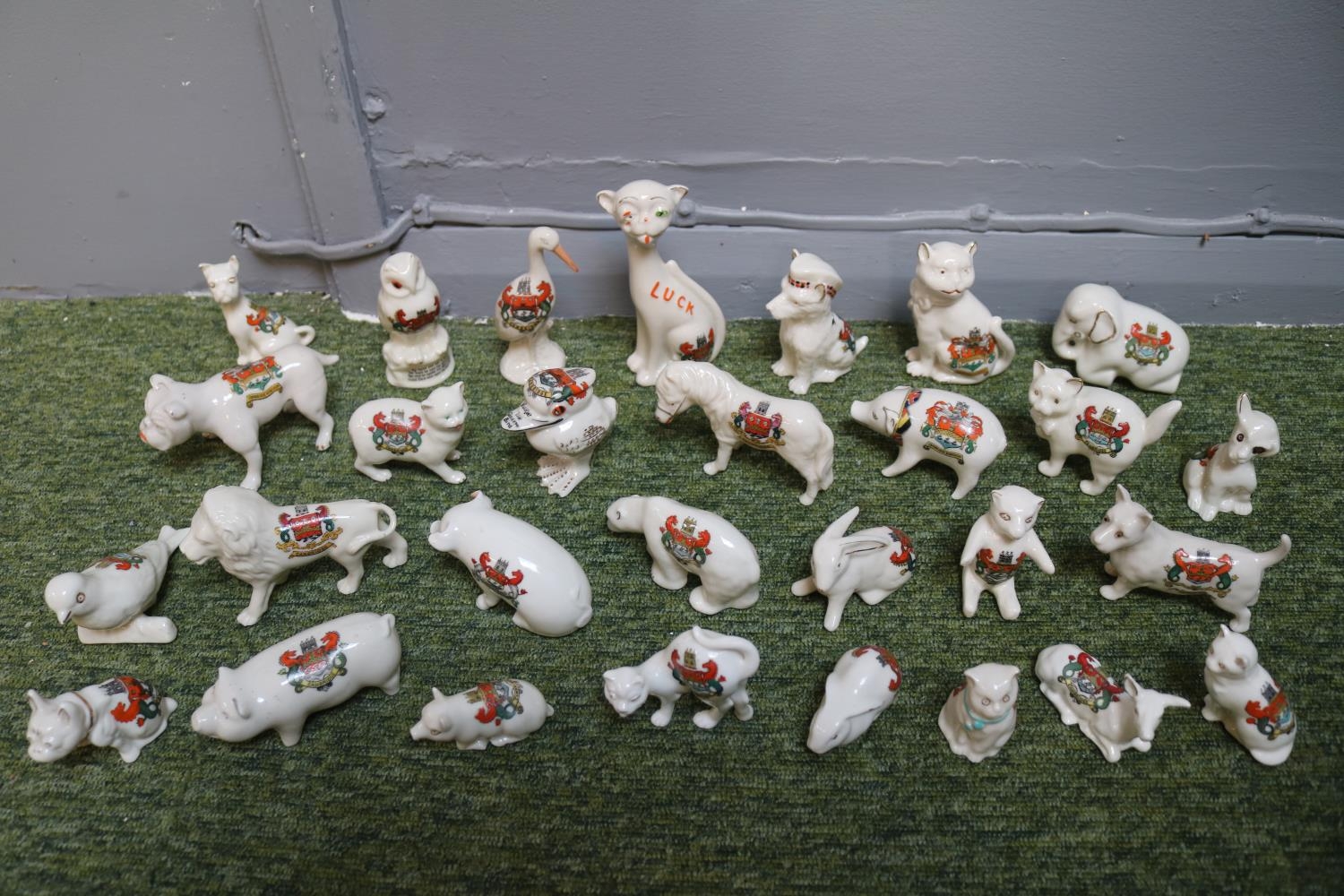 Collection of Cambridge Crested China to include Scottie Dog by Willow Art, Pig by The Corona - Image 2 of 6