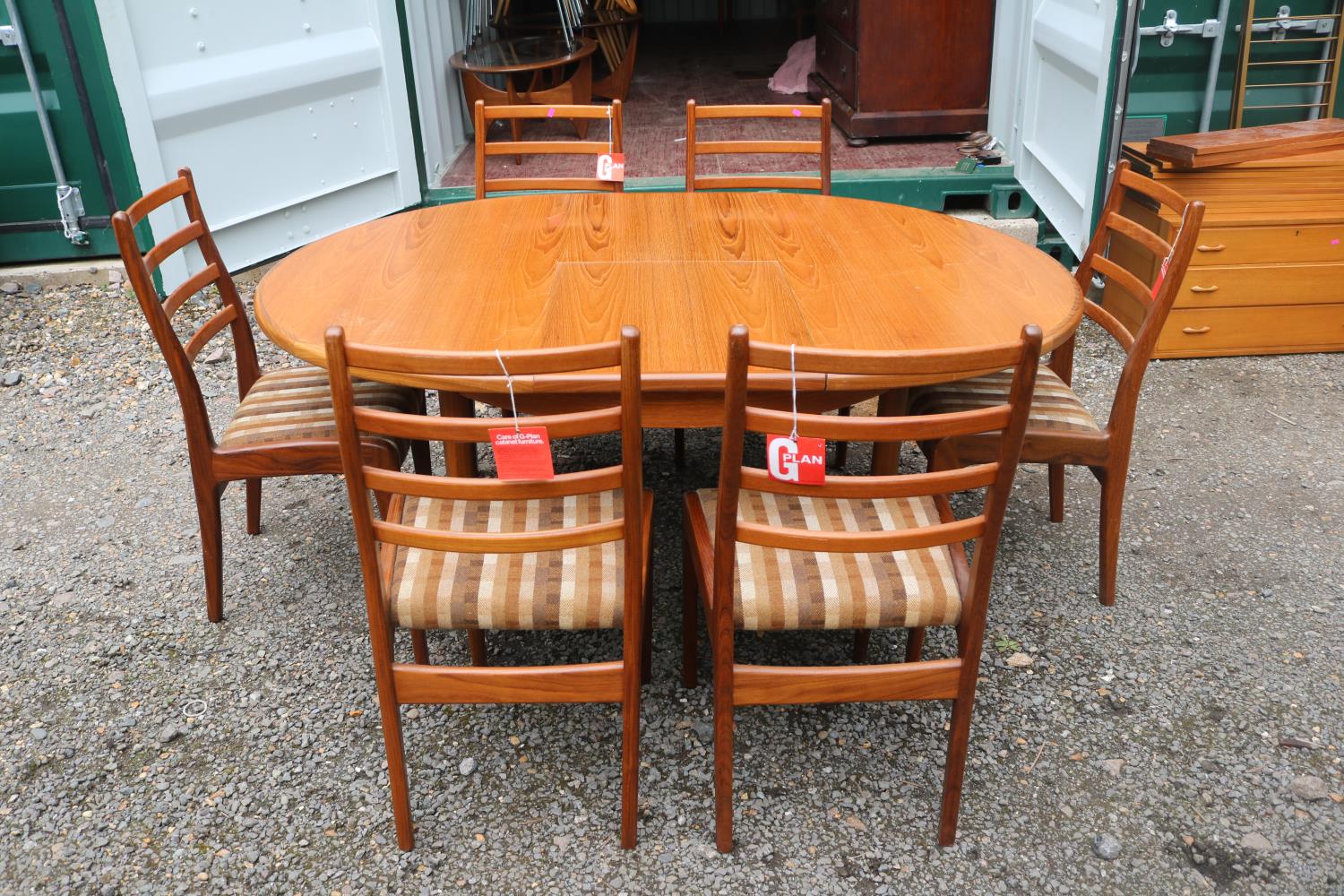 G-Plan Mid Century Oval dining table with cantilever leaf and 6 Matching Chairs with paper labels. - Image 3 of 3