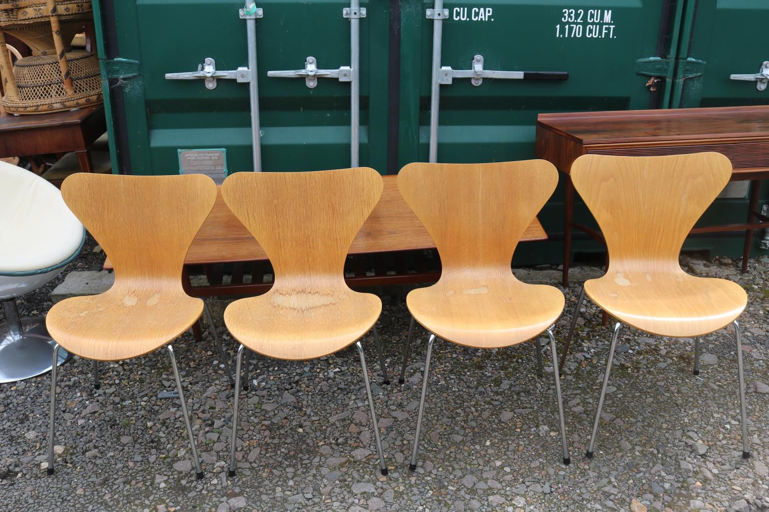 Danish Fritz Hansen Mid Century Ply chairs designed by Arne Jacobsen dated 1995 supported on - Bild 2 aus 3
