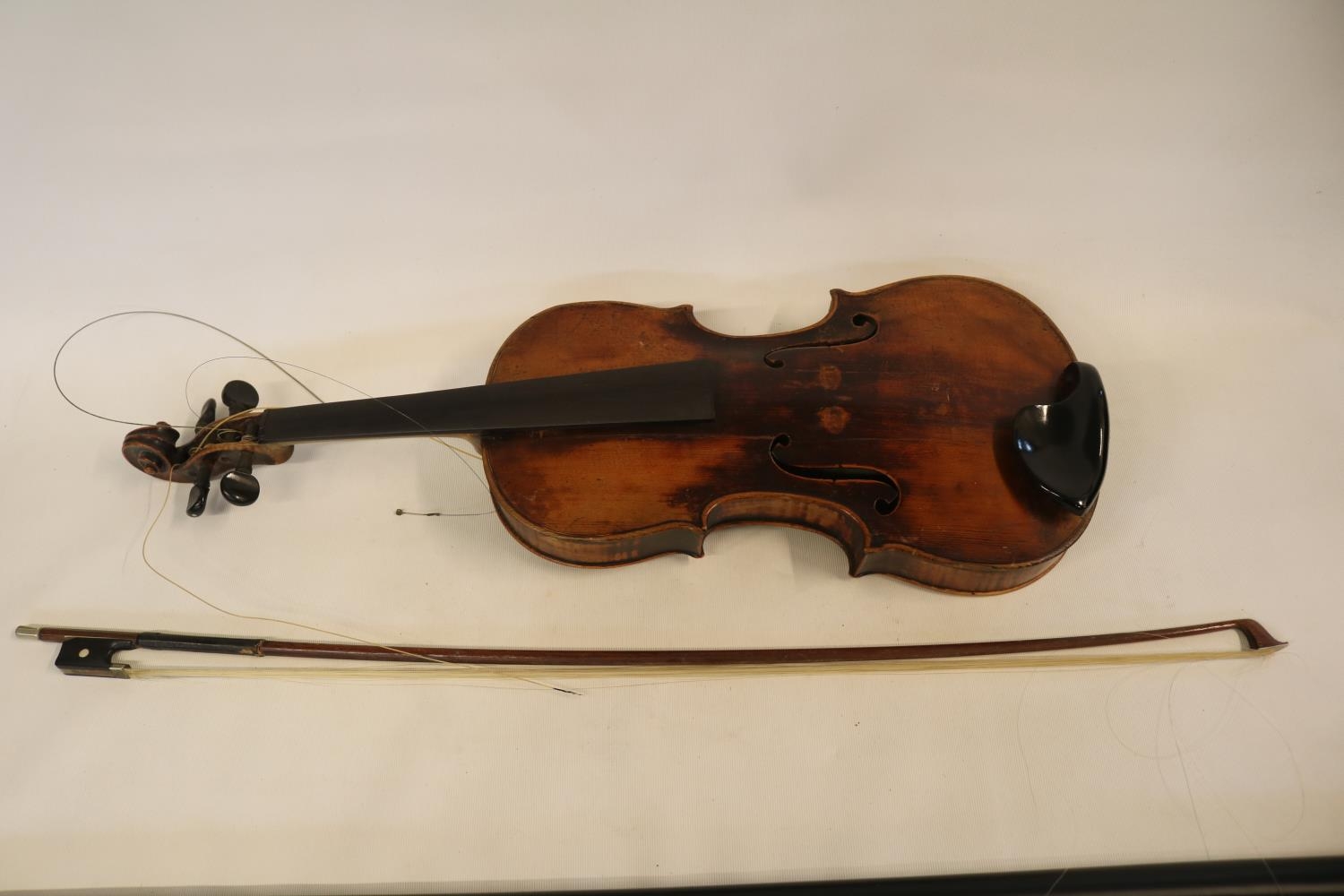 Violin attributed to Mathias Albani or Matthias Alban violin maker from Botzen (now Bolzano). With - Image 2 of 13