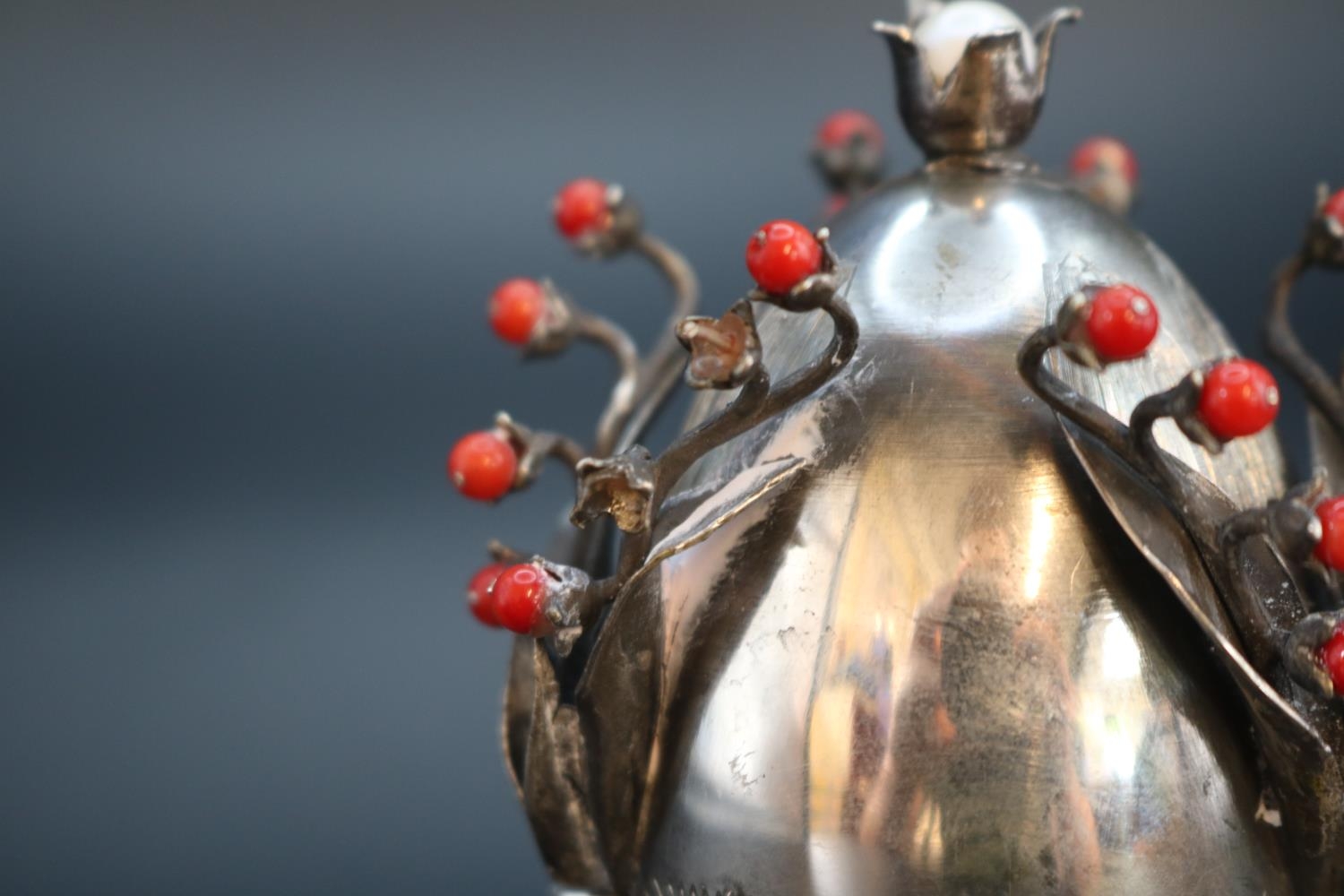 RARE c19th Russian Silver Egg Dated 1878 with branches of red berries & inset with a pearl to the - Bild 3 aus 5