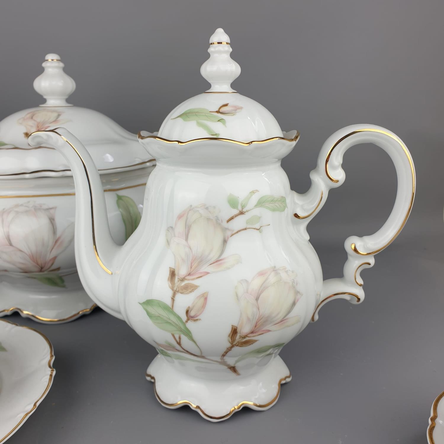 Extensive Hutschenreuther of Germany Magnolia Pattern Sylvia Shape Floral Dinner service marked - Image 10 of 10