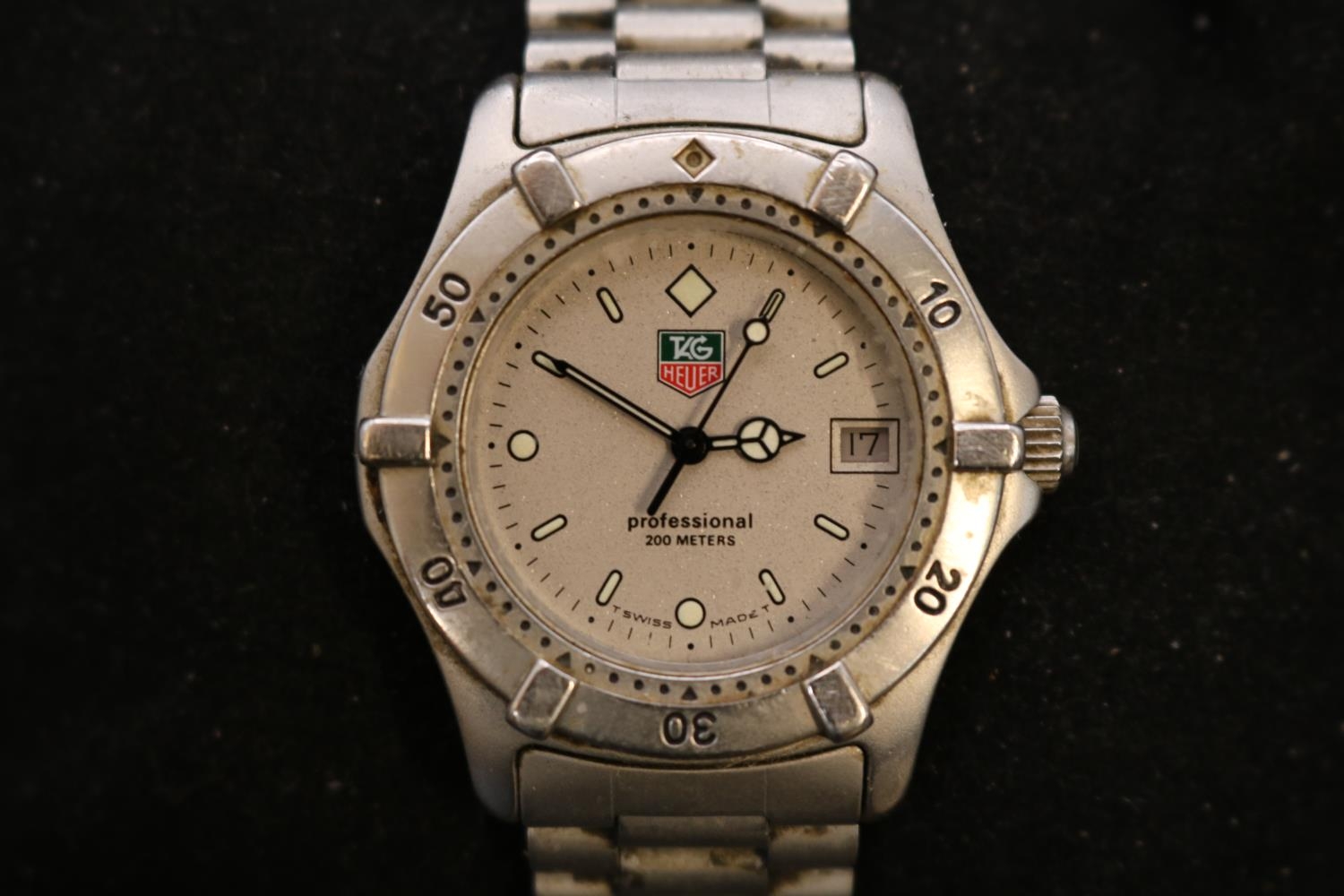 Tag Heuer Professional 200m Swiss quartz watch with date window & Silver coloured dial. 36mm case - Image 2 of 5