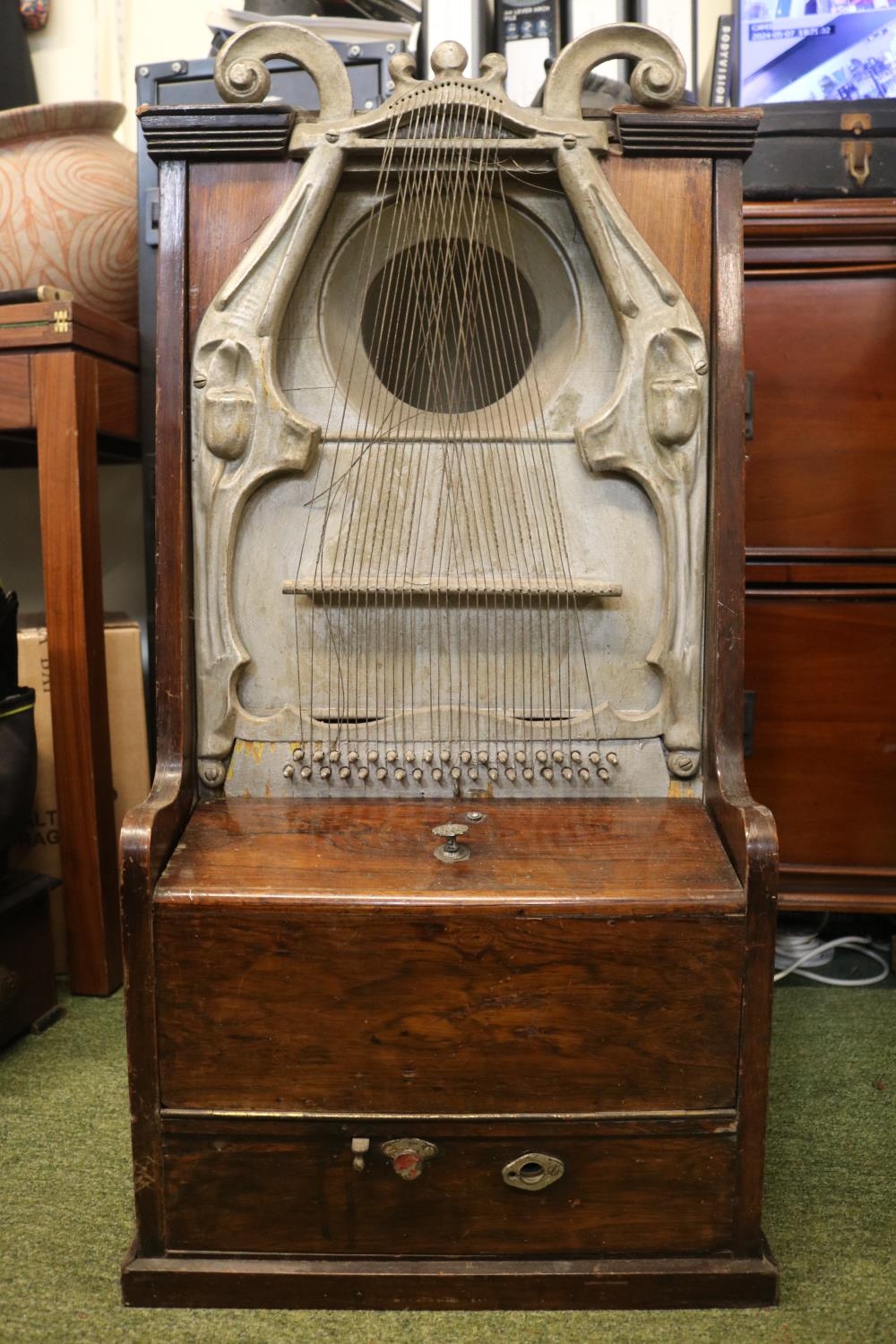 Unusual early twentieth century Klingsor phonograph in oak case with flap down front exposing record - Bild 2 aus 3