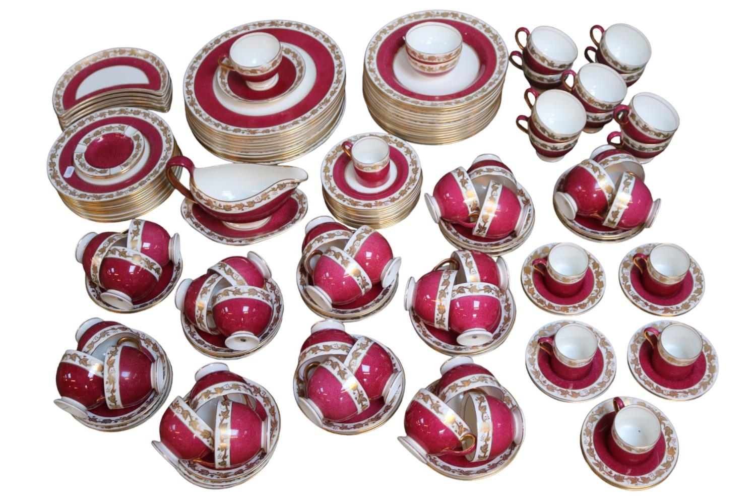 Extensive Wedgwood Bone China Whitehall pattern Dinner & Tea service Approx. 120 + Pieces
