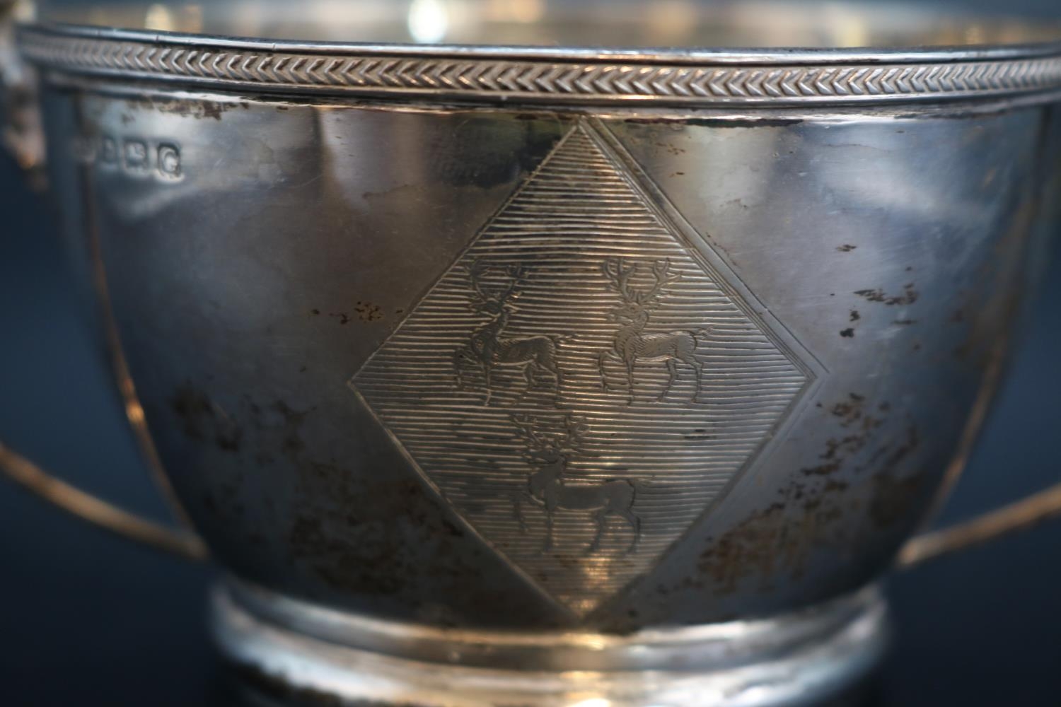Interesting Two Handled Silver Cup engraved with Jesus College Oxford crest Birmingham 1931. 170g - Image 3 of 4