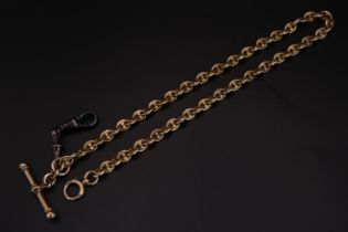 Edwardian 18ct Gold watch chain of Ships Chain link with T Bar. 33cm in Length. 35g total weight