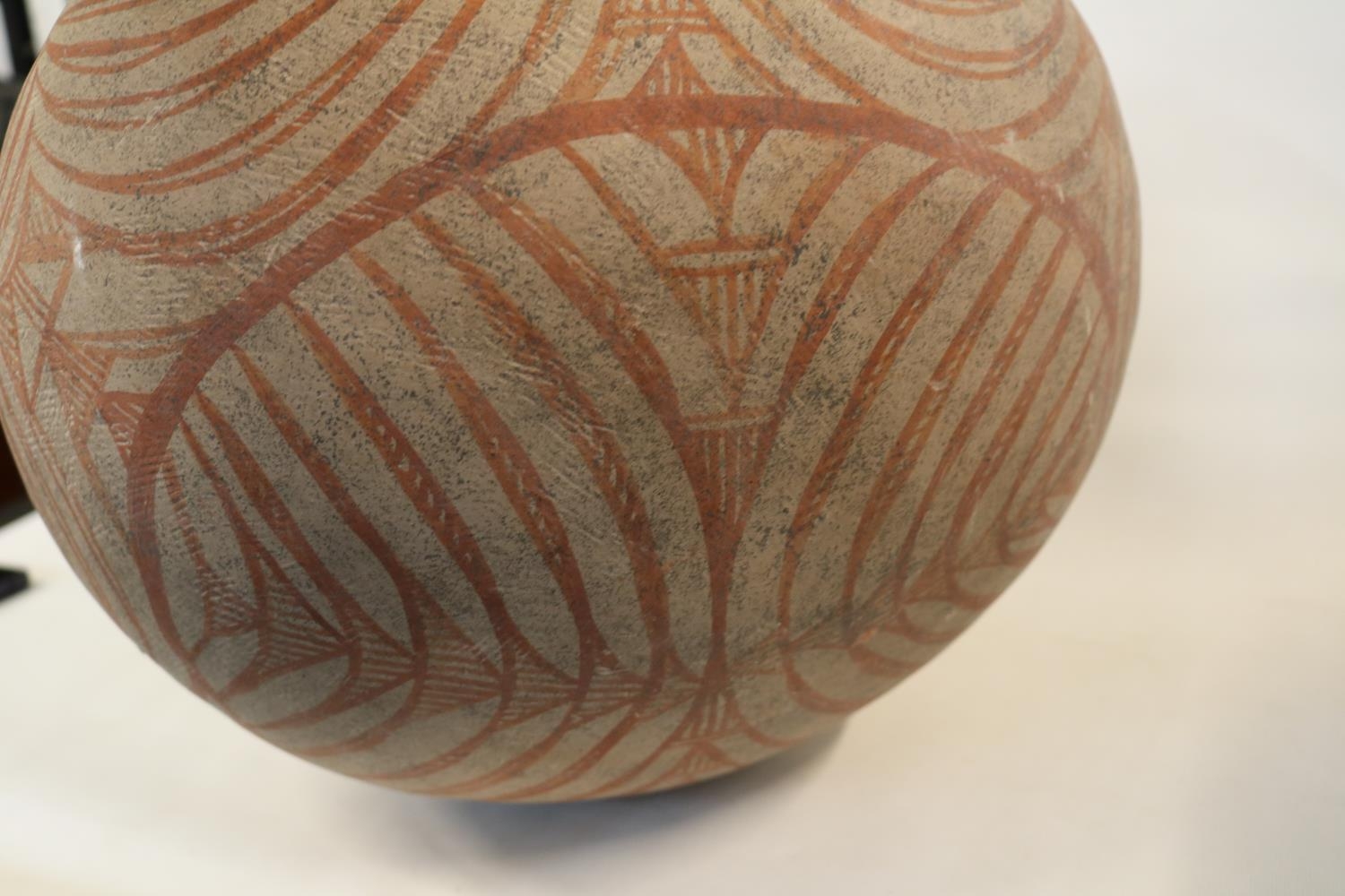 Ban Chiang Thai Ceramic Middle Period 900 - 300 BC. Vase or Bowl of Ovoid form with two tone - Image 5 of 5