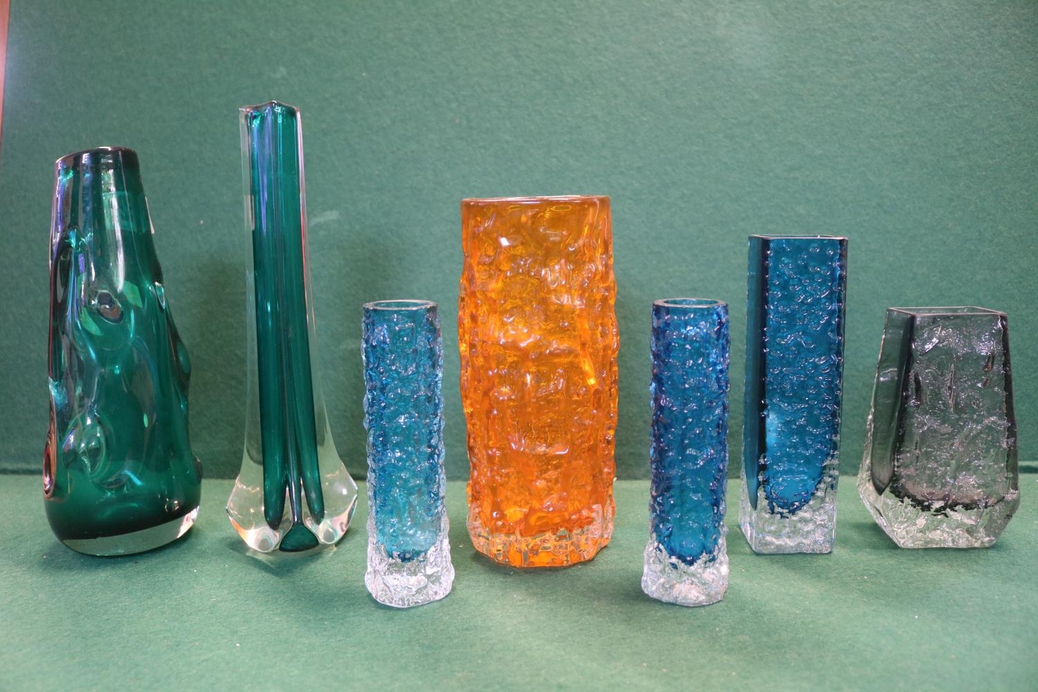 Collection of Whitefriars Geoffrey Baxter Glassware to include Tangerine vase, Coffin Vase in - Image 2 of 4