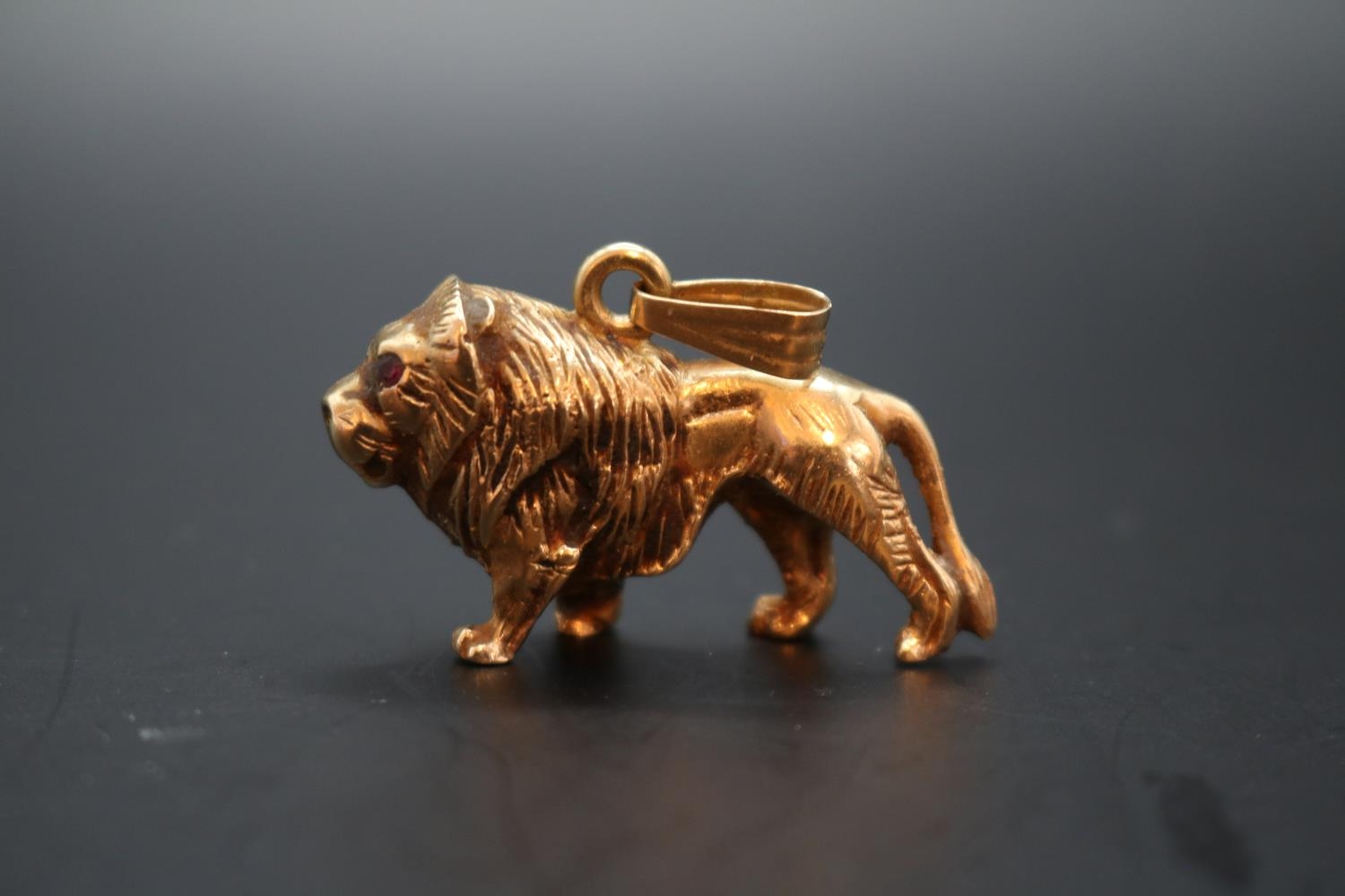 Heavy 9ct Gold Lion Pendant with Rose Cut Ruby eyes and hanging bale. Stamped 375 Hallmark to - Image 2 of 3
