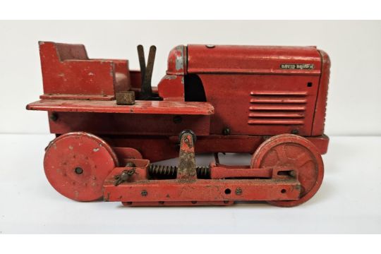 A Rare Shackleton Toys Mechanical David Brown Trackmaster 30 Tractor with Red body, produced in 1952 - Image 5 of 8