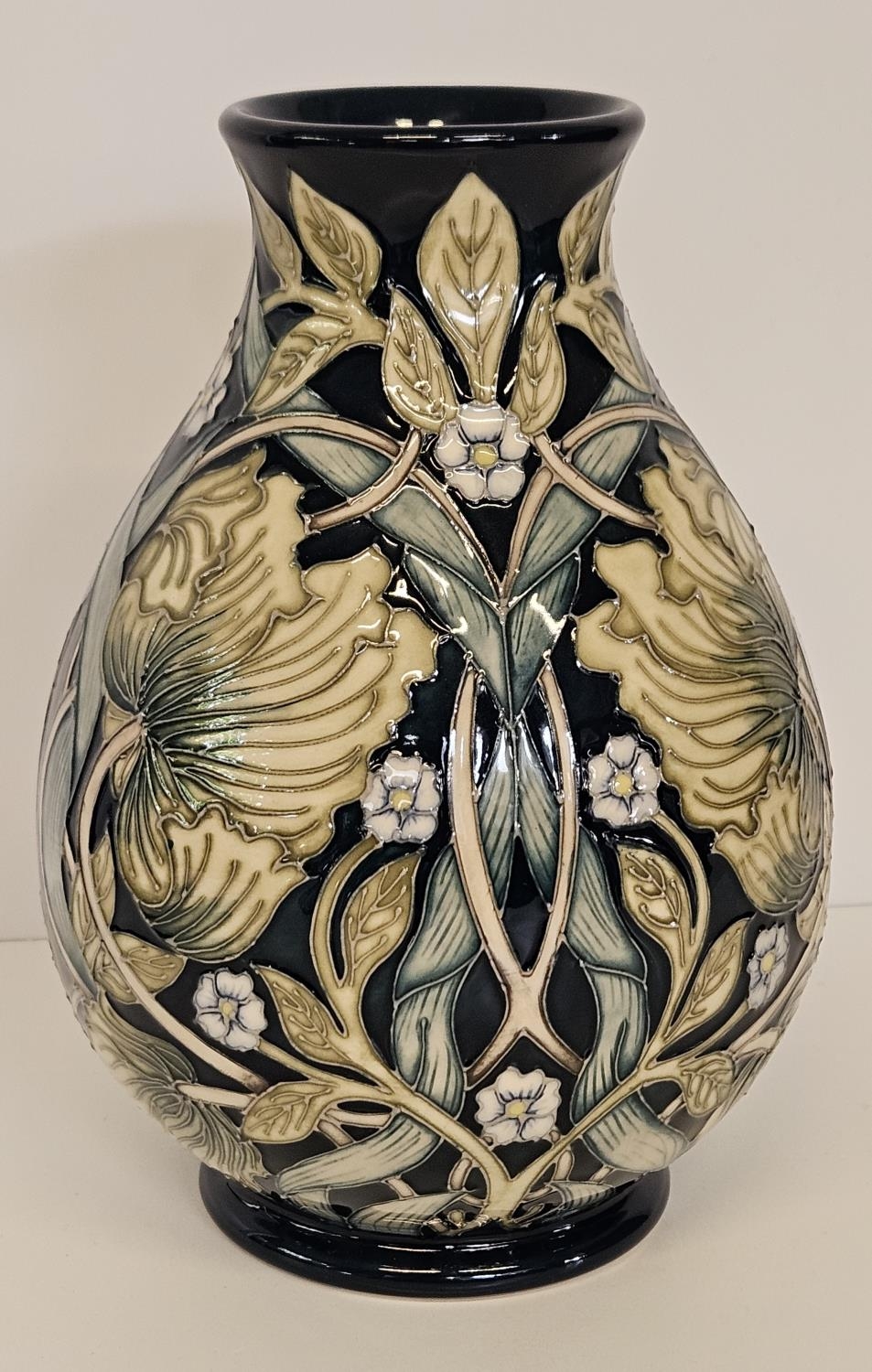 Moorcroft Trial Pimpernel perfection pattern vase decorated with leaves and flowers in green and - Image 4 of 7