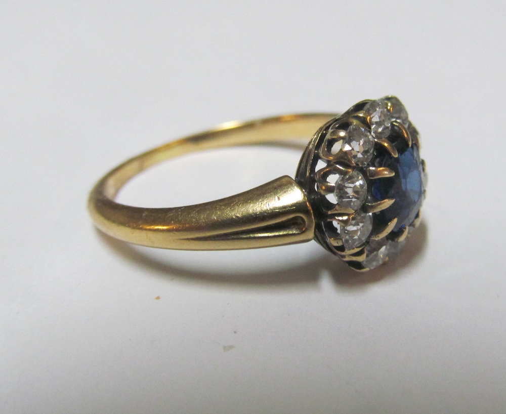 A sapphire and diamond cluster ring, size M/N 3.6g - Image 2 of 4