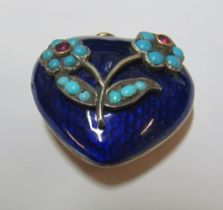 A yellow metal blue enamel heart pendant with turquoise flowers