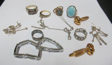 Six rings, pair earrings, bracelet, pendant on chain and pair of cufflinks