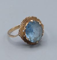 A 9ct gold ring set oval blue stone, 3.4gms, ring size R