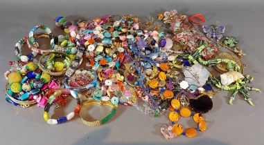 A collection of jewellery, to include necklaces, bracelets and other items of jewellery