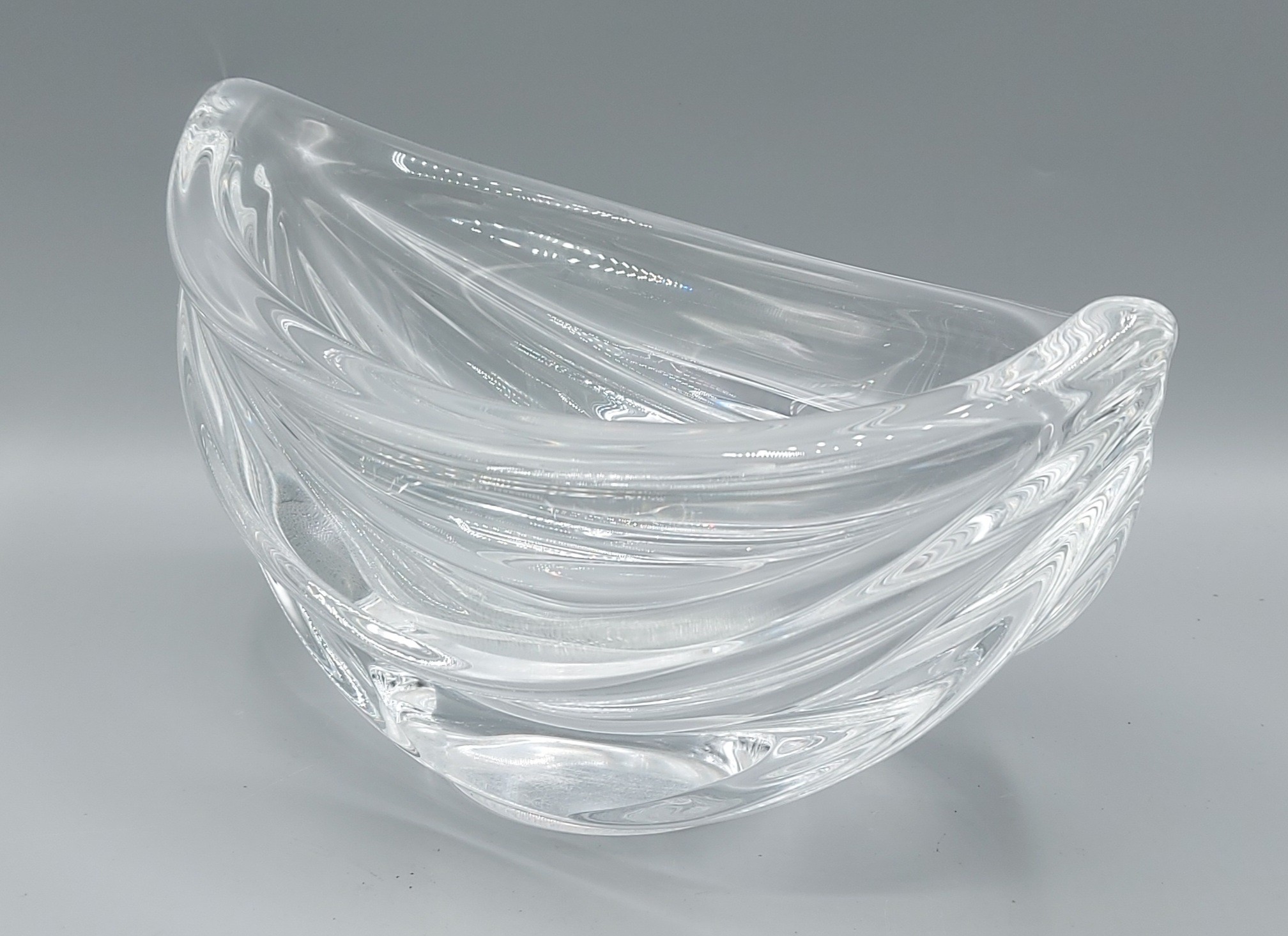 An Art Vannes France crystal glass bowl of shaped stylised form, 23cms long