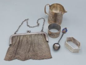 A Victorian silver jug, London 1886, together with a 925 silver mesh evening bag, two silver