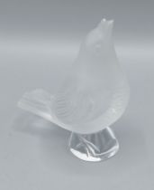 A Lalique glass model of a robin, 9.5cms tall