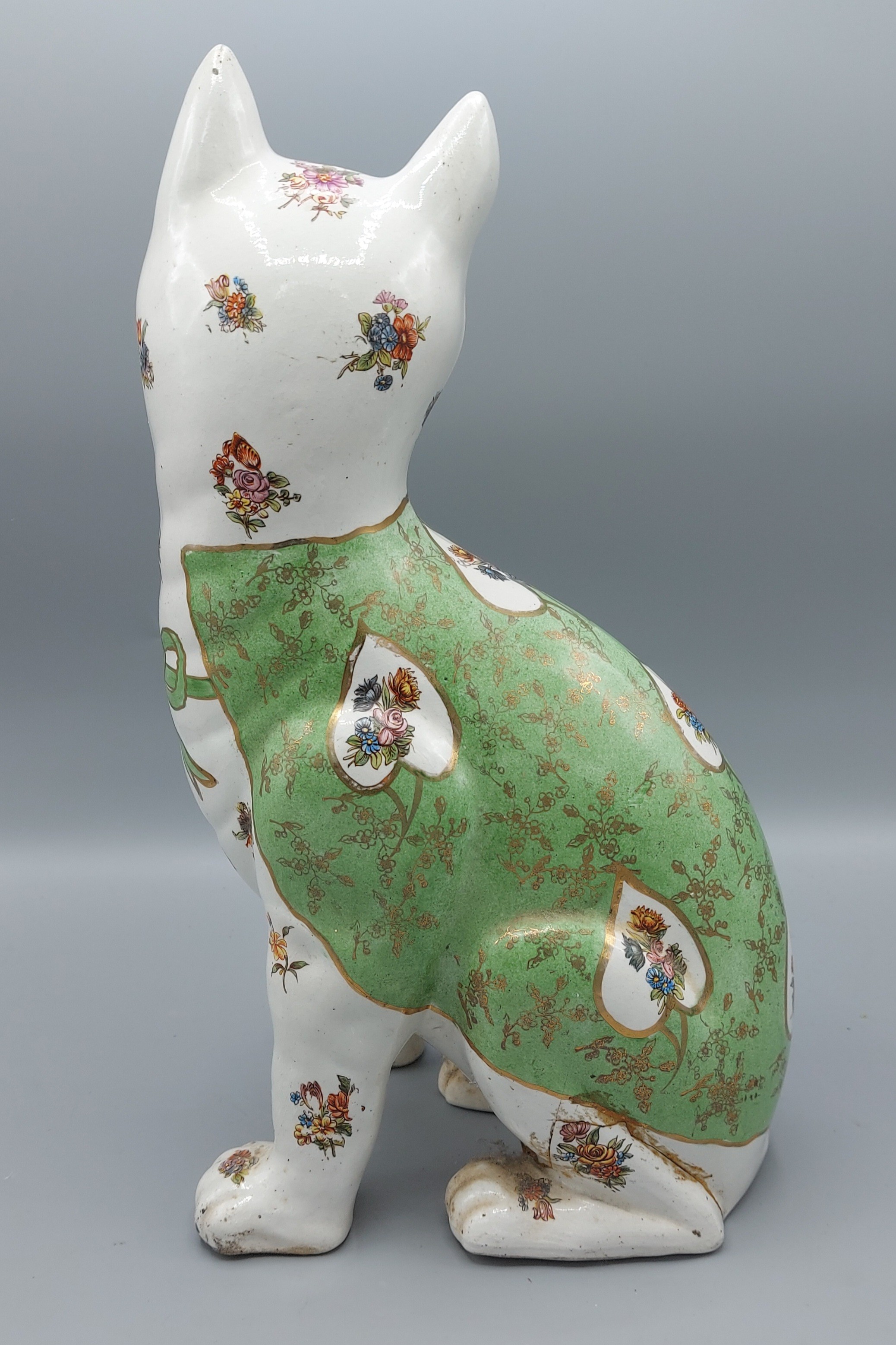 A Galle style pottery model in the form of a cat with glass eyes, 34cms tall - Bild 2 aus 3