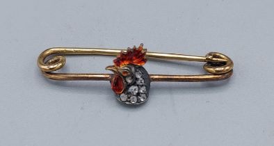 A gold brooch in the form of a Cockerel encrusted with Diamonds and Rubies, 3.8cms long, 3gms