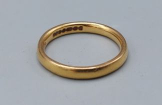 A 22ct gold wedding band, 3.2gms