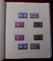 Great Britain 1937-1976 Hermes stamp album with m/m and used commemorative collection in mounts,