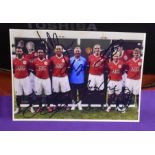 A signed colour photo of Manchester United in about 2007 signed by Ryan Giggs, Rafael de Silva,