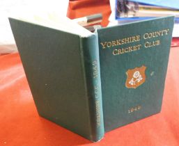 Book, Yorkshire County Cricket Club Handbook 1949 DDEP bears 12 autographs of Yorkshire players