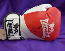 Boxing Glove - signed Oscar De La Hoya excellent condition