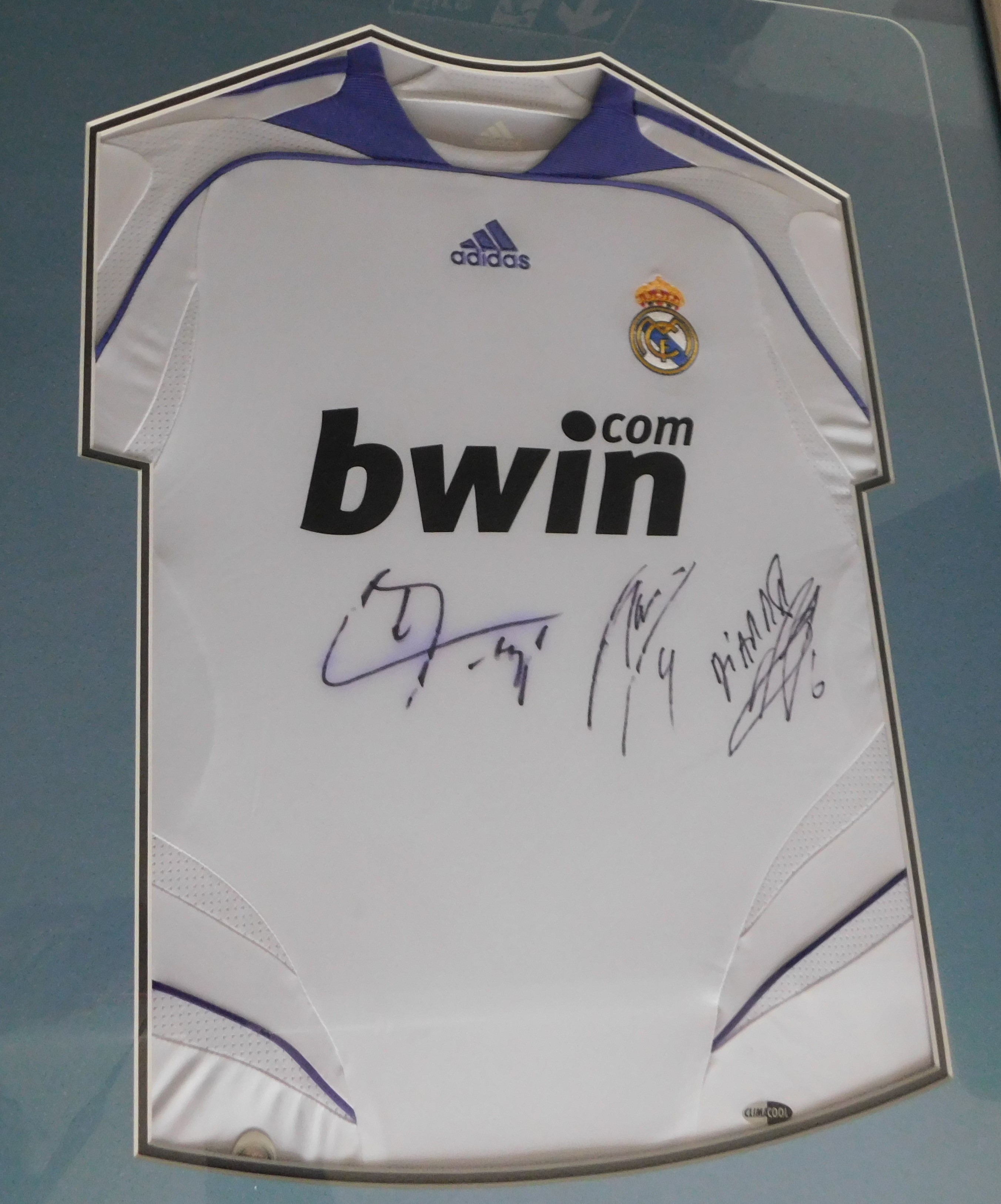 Real Madrid, signed shirt framed, Huntelaar and Diarra, Ramos makes this one. Buyer collects - Image 3 of 3