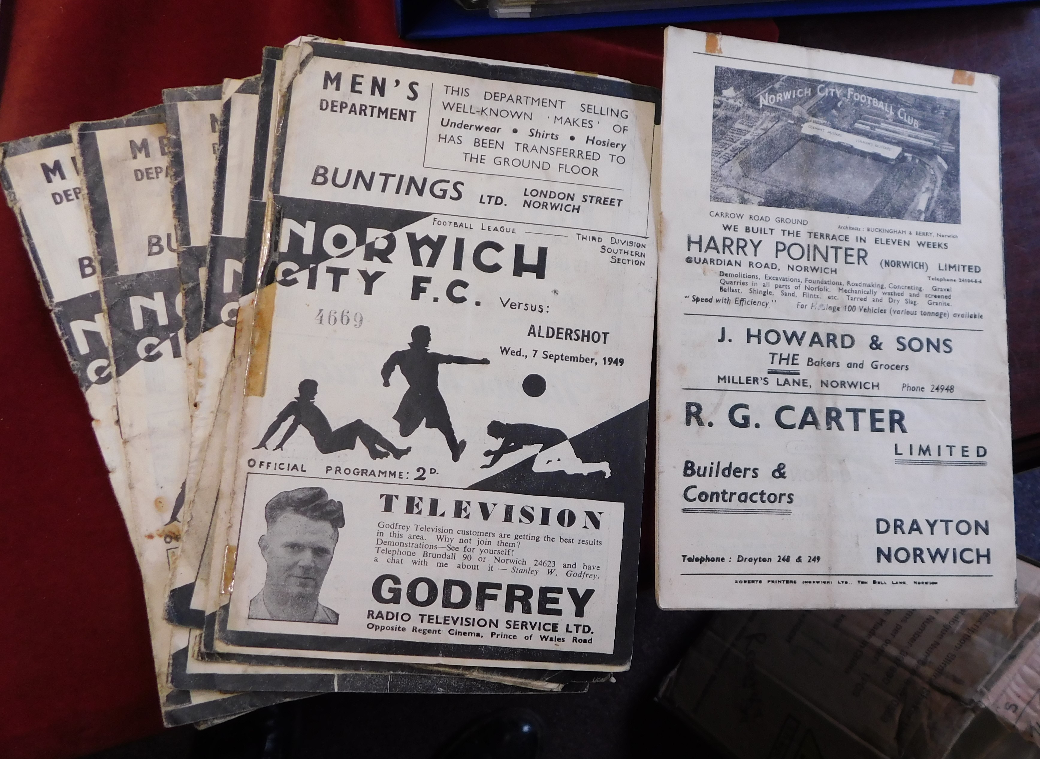 A collection of 33 Norwich City home programmes 1948/49-1998/99 the vast majority being in the 1940s - Image 14 of 14