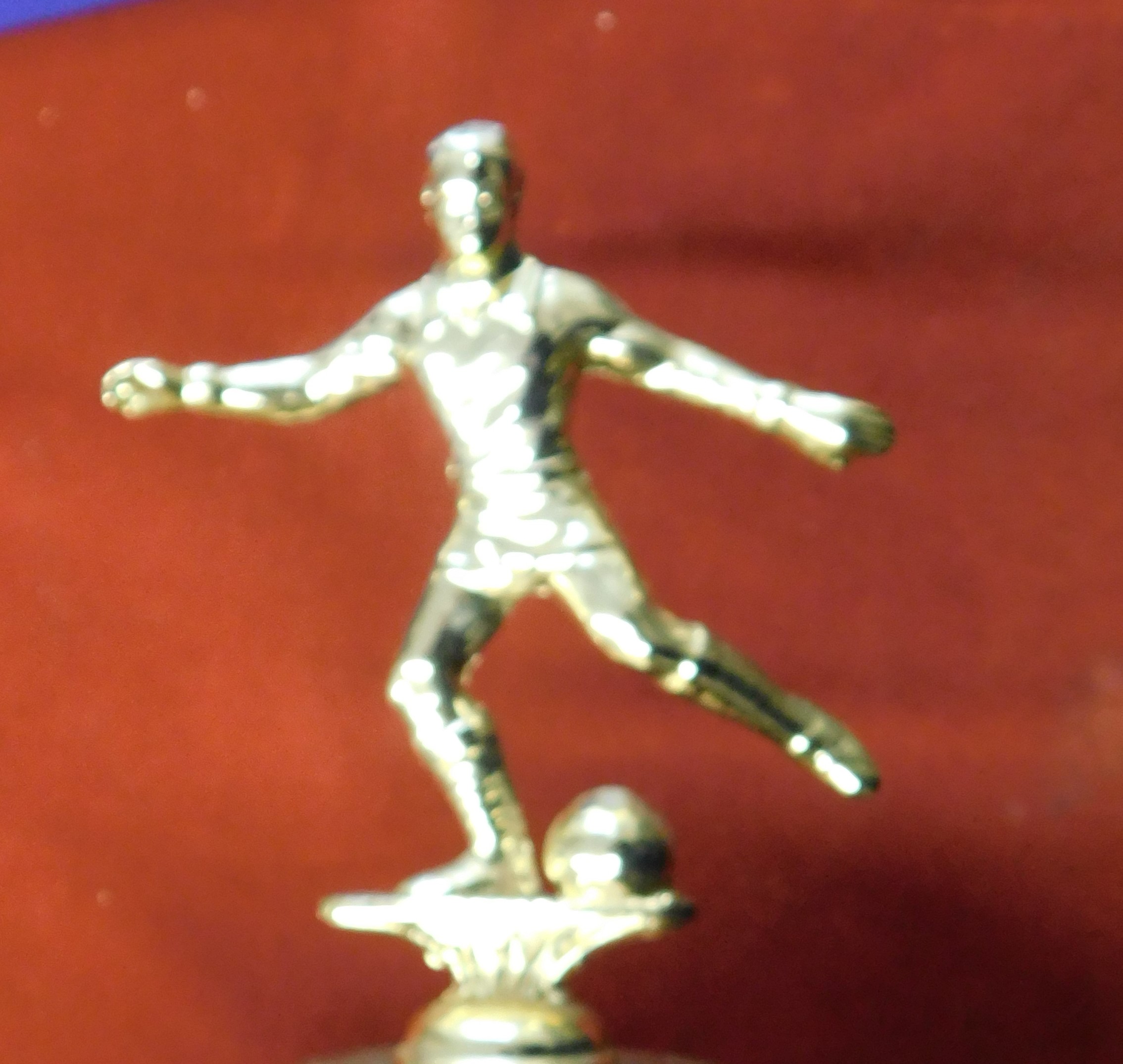 A brass trophy presented to Willie Morgan former Burnley and Manchester United winger. The trophy - Image 4 of 6